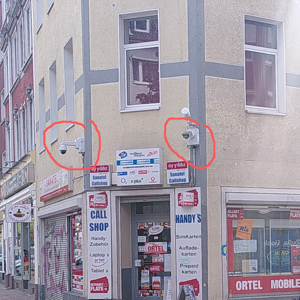 Zwei Kameras am Kiosk Ecke Heckenstraße